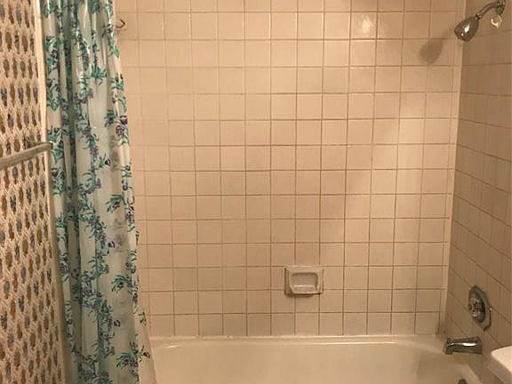 3rd image of 206 Plaza Verde Dr APT D35