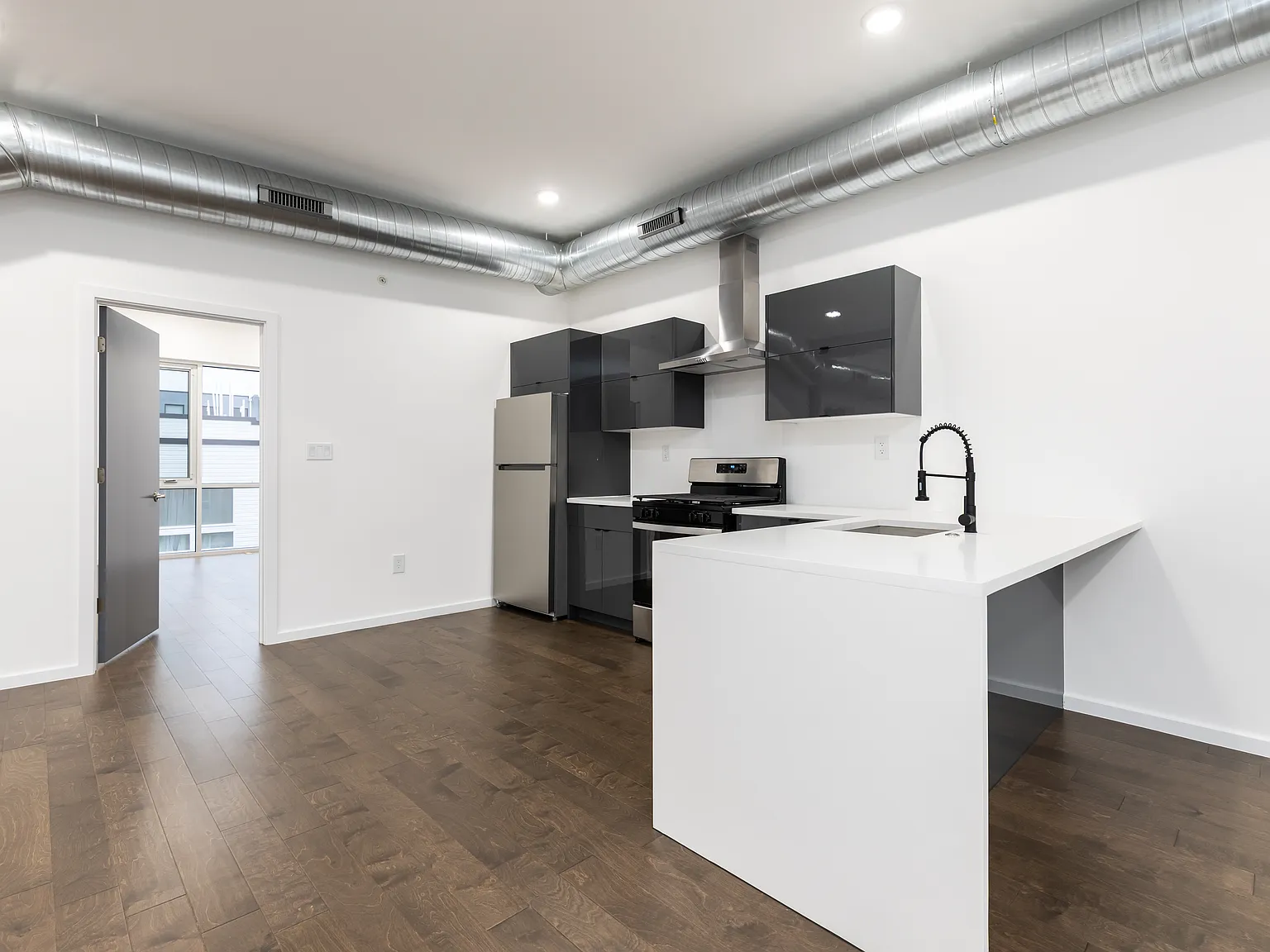 2 bed, 1200 sqft, $2,250 — Photo 2
