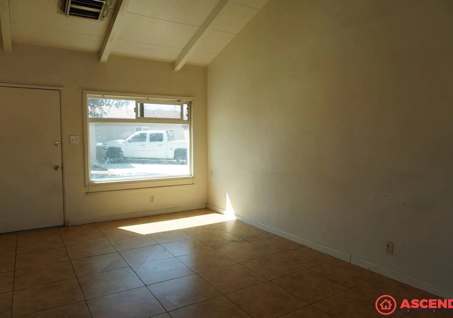 1700 Shamrock Way — Photo 3