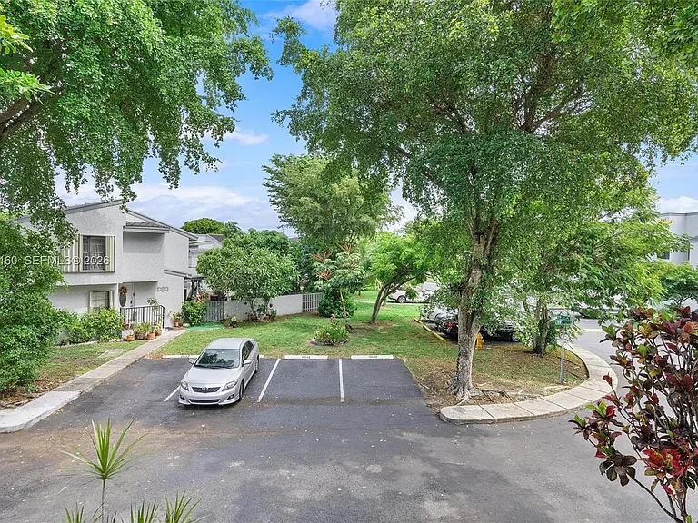 10542 NW 7th Ter #B7 — Photo 16
