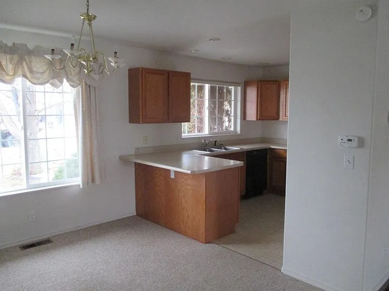 141 Greenbriar Dr — Photo 6