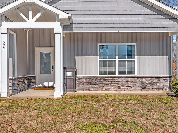 4th image of 529 Somerset Ln