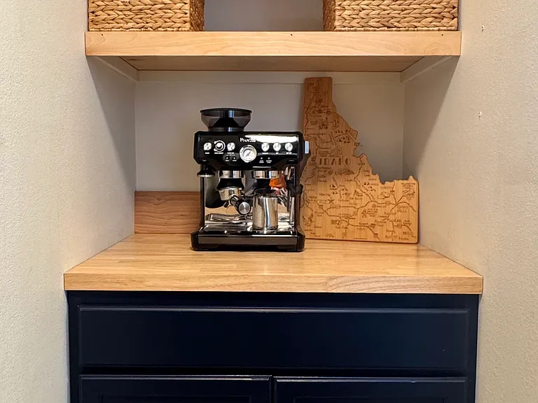 Coffee Bar / Pantry