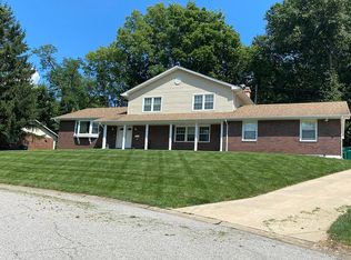 9978 Lochiel Ln, Saint Louis, MO 63137