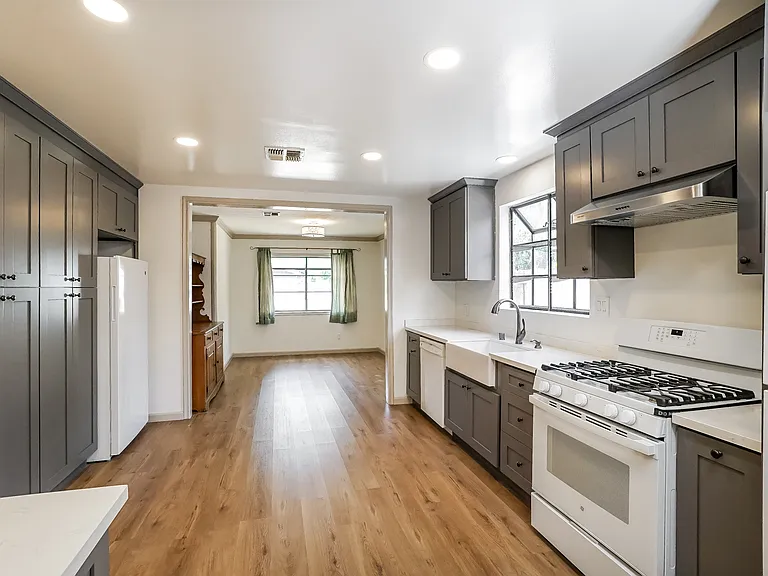 6500 Lockhurst Dr — Photo 5