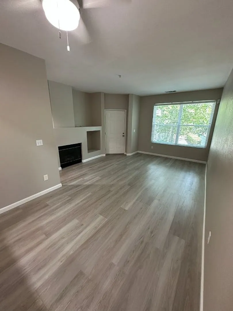 Nor Cal Realty Inc, 3 bedroom 3 bath townhouse with 2 car garage — Photo 2