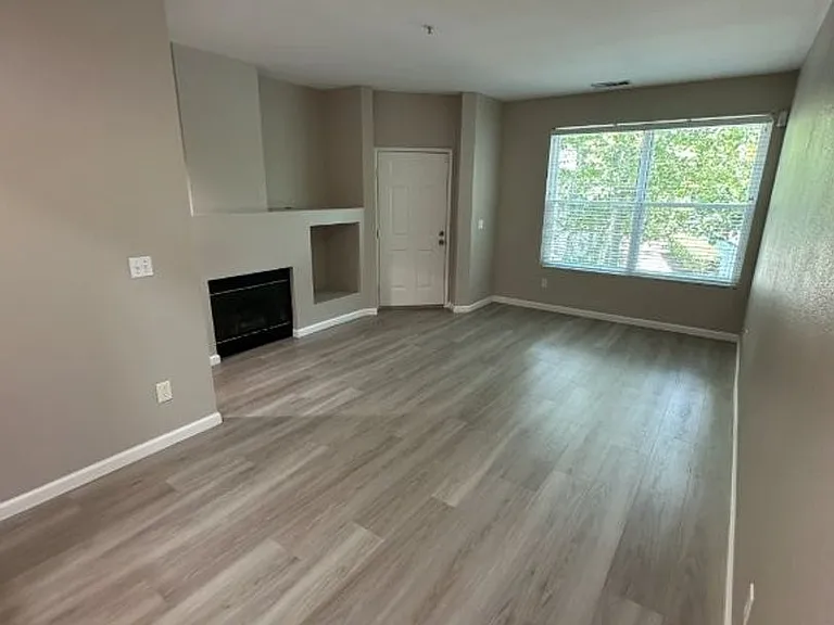 637 Atherton Pl #403 — Photo 2
