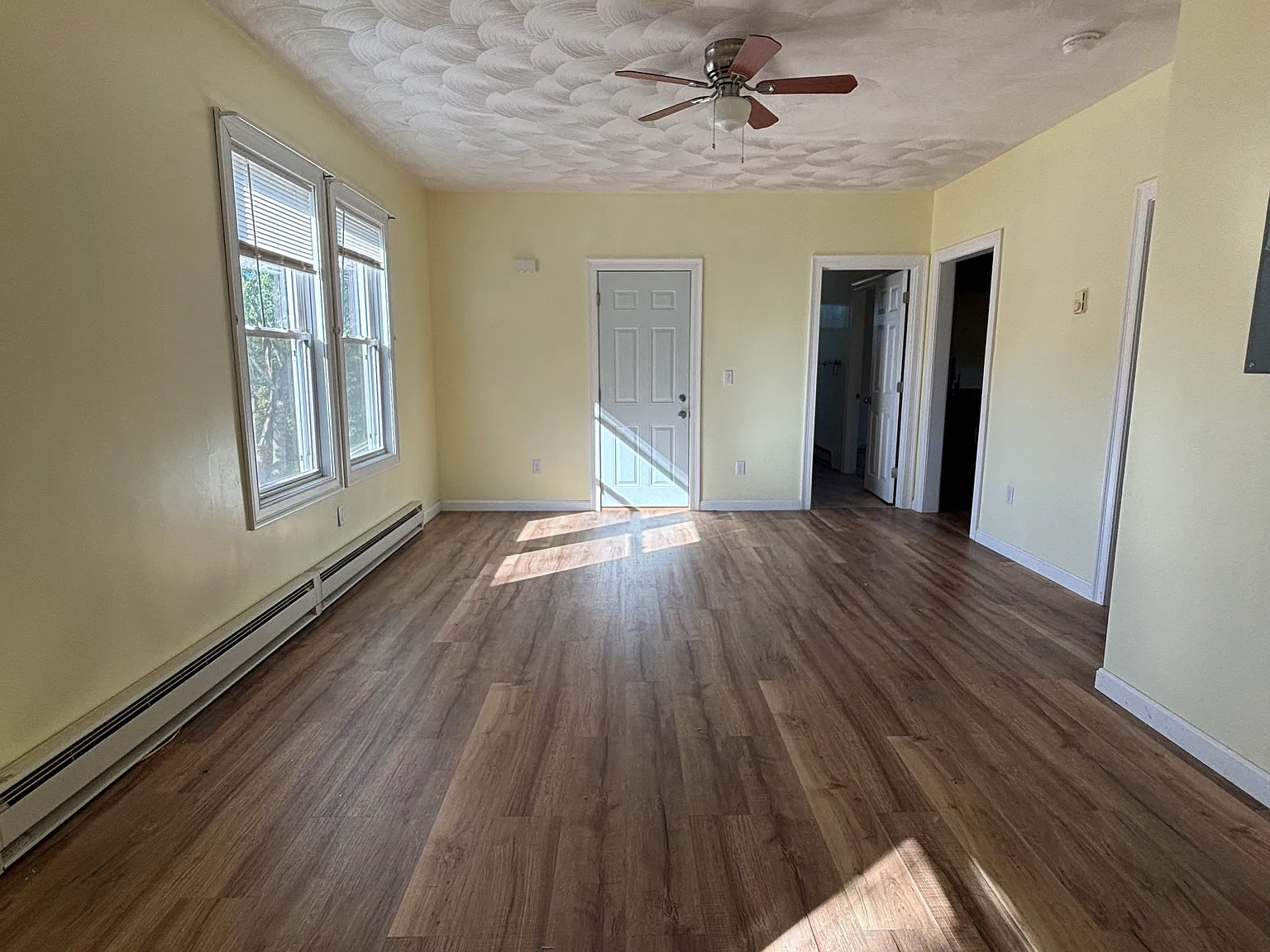 147 Louise St — Photo 3
