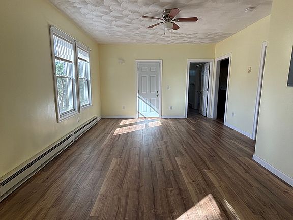 3rd image of 147 Louise St Floor 2