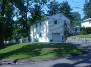 90 Abbeville Ln, White Plains, NY 10607