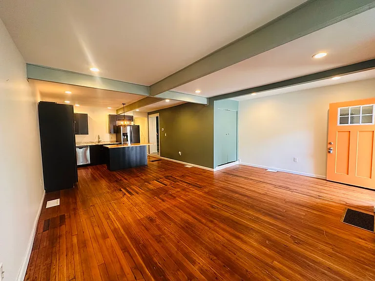 506 E Ormsby Ave — Photo 3