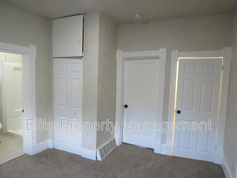 713 W 10th St #1 — Photo 11