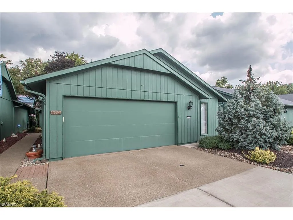 17118 Valley Creek Dr photo 1
