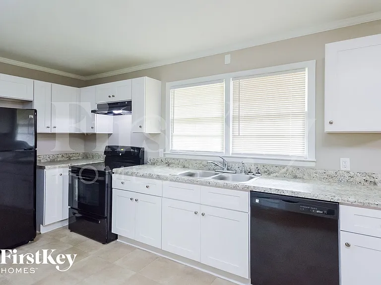 1175 Milstead Ave NE — Photo 4