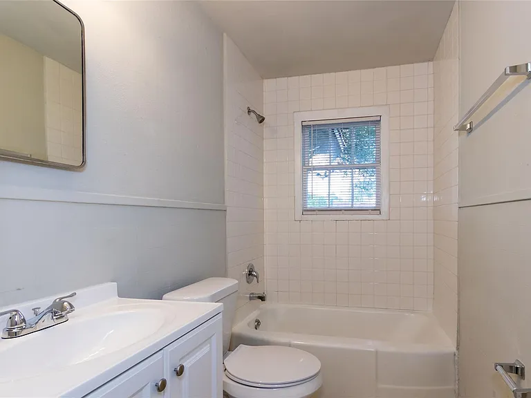 2558 Broadway St — Photo 4