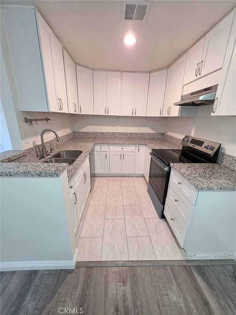2 bed, 1.5 bath, 1129 sqft, $2,650 — Photo 2