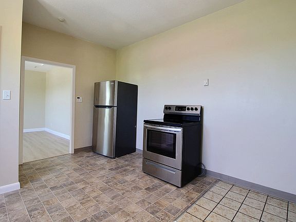 3rd image of 33 Railroad Ave #1