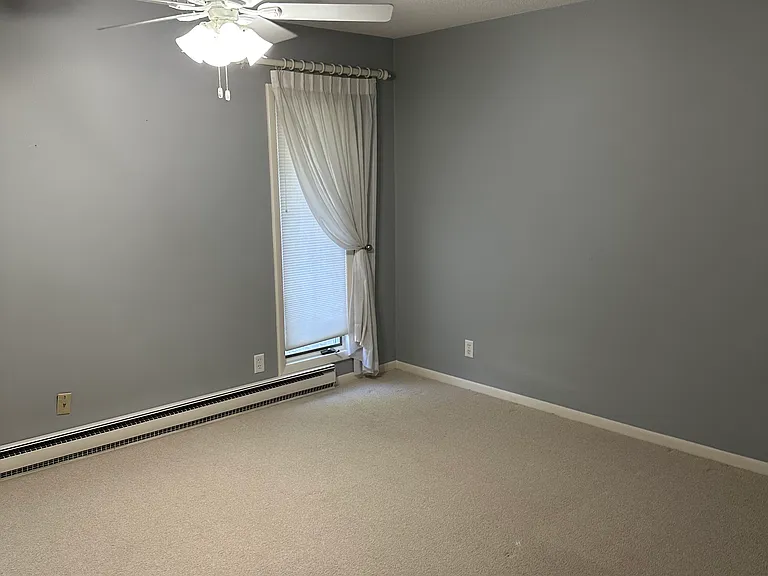 230 Adams St — Photo 14