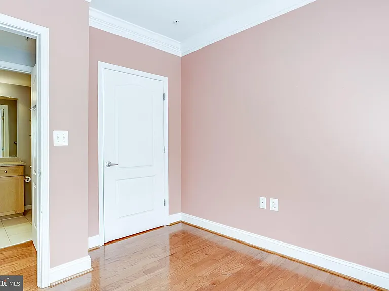 1115 Cameron St #208 — Photo 28