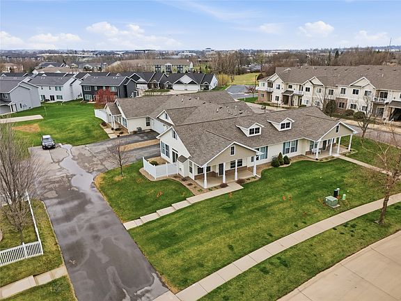 3rd image of 1431 Tower Ln NE