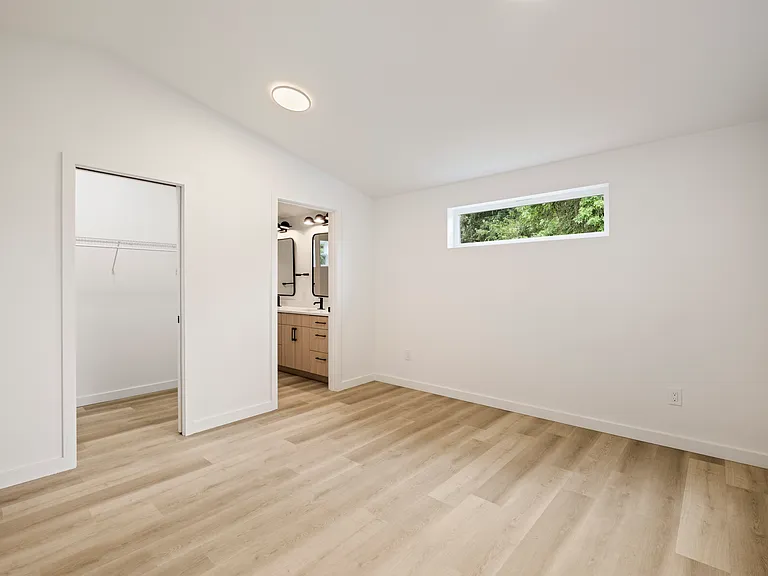 Master with a walk-in closet& en-suite bath