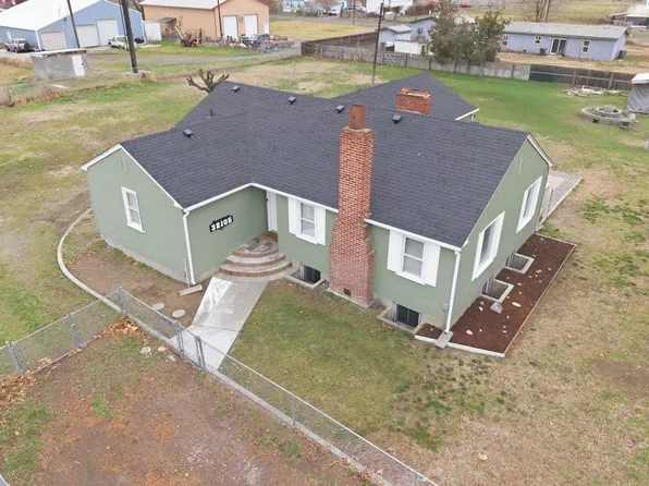 32105 S Finley Rd, Kennewick, WA 99337