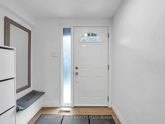 4th image of 1755 Rathburn Rd E #20