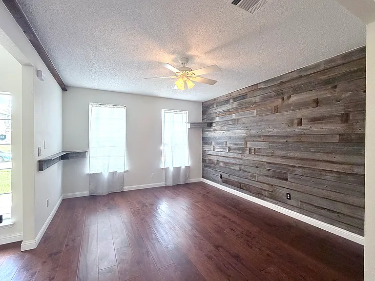10105 Samantha Dr — Photo 4
