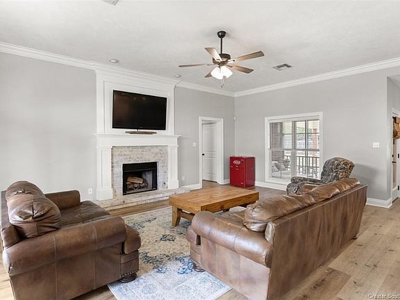 4th image of 956 S Kade Ln