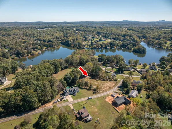 319 Harbor View Dr #2, Cherryville, NC 28021