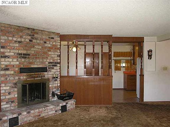 3rd image of 878 Forest Glade Cir