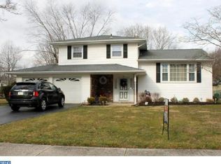4 Manor House Dr, Ewing, NJ 08638