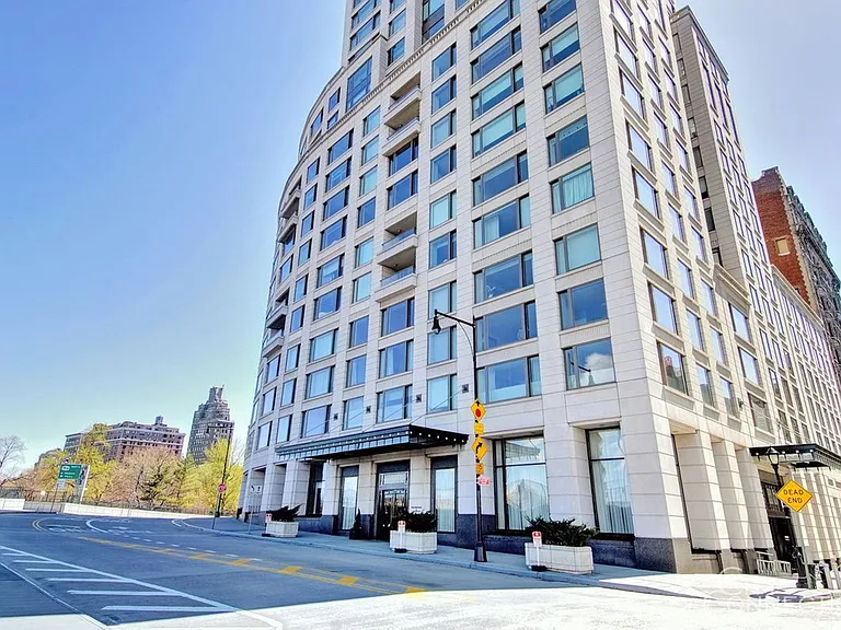 240 Riverside Blvd #1 — Photo 33
