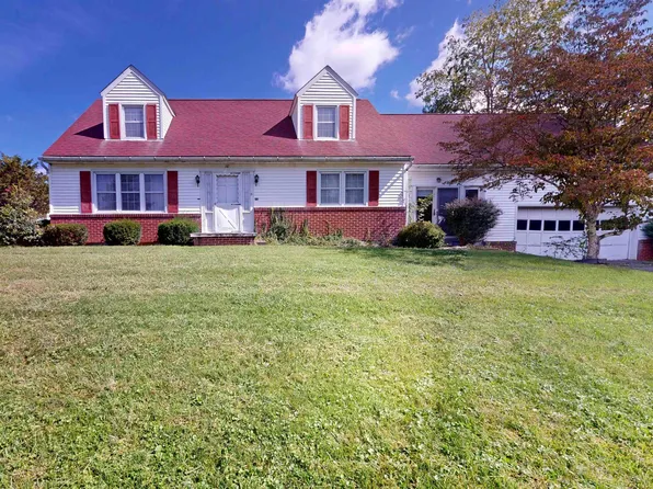 147 Redwood St, Grafton, WV 26354