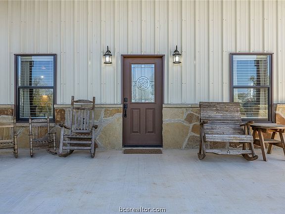 2nd image of 4500 Gibbs Ln