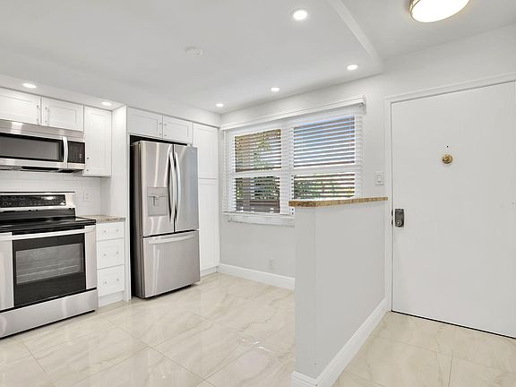 3rd image of 2202 Lucaya Bend #H2