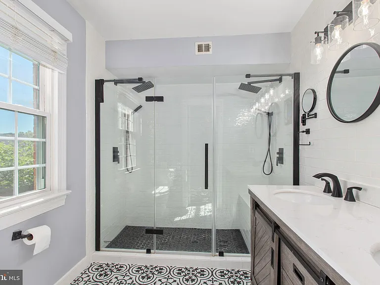 1011 Charles St #C — Photo 32