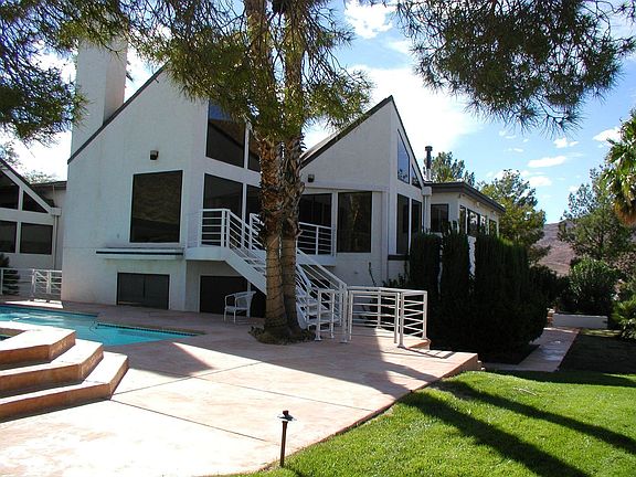 3rd image of 382 Laurel Dr