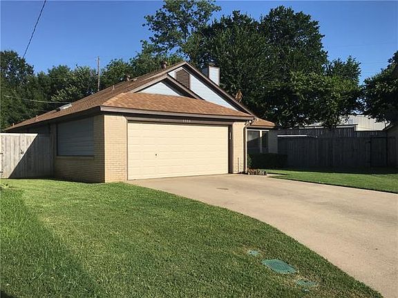 4th image of 1104 Parkwood Pl