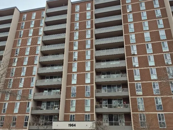 1964 Main St W #904, Hamilton, ON L8S 1J5