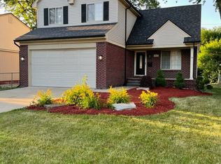 22301 Maple St W, Saint Clair Shores, MI 48081