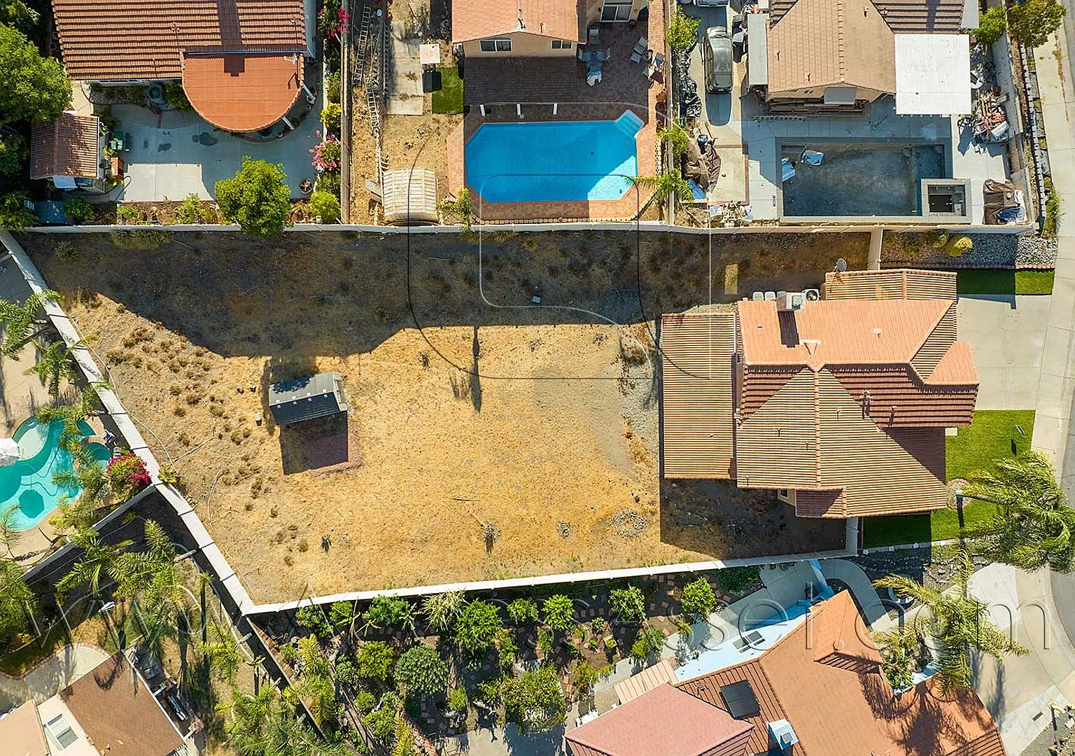 Spacious 4-Bedroom Home with 3-Car Garage in Lake Elsinore — Photo 2