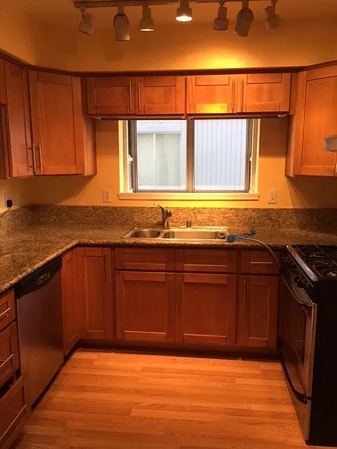 549 Samuel Way photo 1