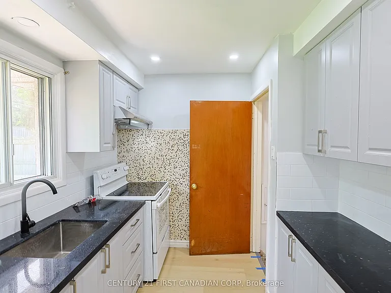 268 Burlington Cres #UPPER — Photo 26