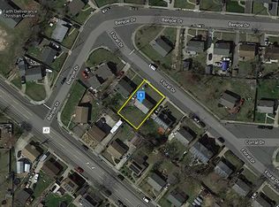 29 Floral Dr, Amityville, NY 11701