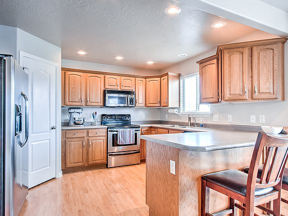 2nd image of 517 W Tea Rose Ct
