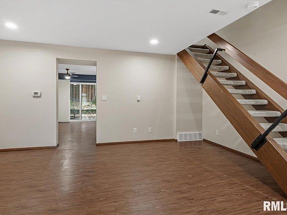 3rd image of 18 Redwood Ln