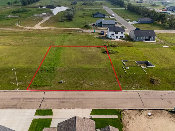 5319 Hendrickson Dr, Bismarck, ND 58504