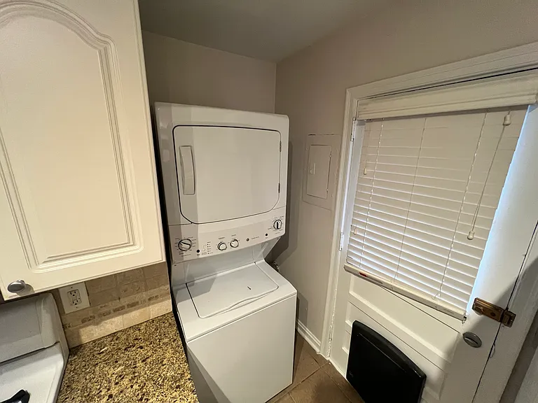 1568 Braeburn Dr SE — Photo 2