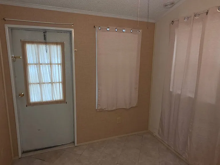 163 Monarch Ln — Photo 2